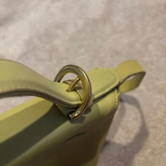 Vintage Coach Leather Chartreuse Cross Body Snap Closure Bag w/ Wallets Included - Picture 11 of 16